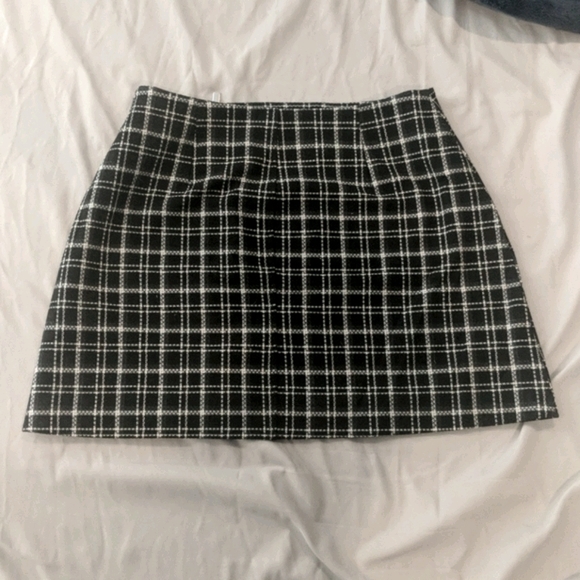 Zara | Tweed Plaid Mini Skirt - Picture 2 of 5